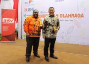 KONI Papua Terdinamis, Kenius Kogoya Terima Golden Awards