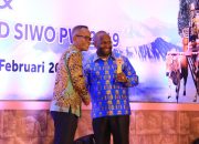 Bupati Ricky H Pagawak Raih Golden Awards 2019