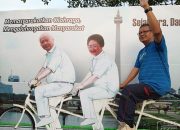 Warga Antusias Berfoto Bersama Pak Harto dan Ibu Tien di CFD