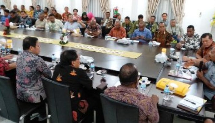 Gubernur Minta Uncen Kaji Jenis Pohon untuk Rehabilitasi Cycloop