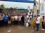 16 Tahun HUT Bintuni Dimeriahkan Panjat Pinang