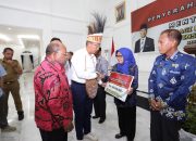 Mensos Serahkan  Bantuan Rp7,3 M untuk Korban Kerusuhan di Tanah Papua