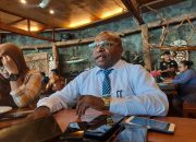 Aloysius Giay Ancam Pecat Dokter “Plat Merah” Yang Tak Kerja Maksimal