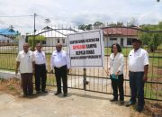 Diminta Palang Kantor Dinkes Keerom Dibuka