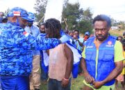 Demokrat Papua Bantu Relawan Corona Beras 1 Ton dan Uang 50 Juta