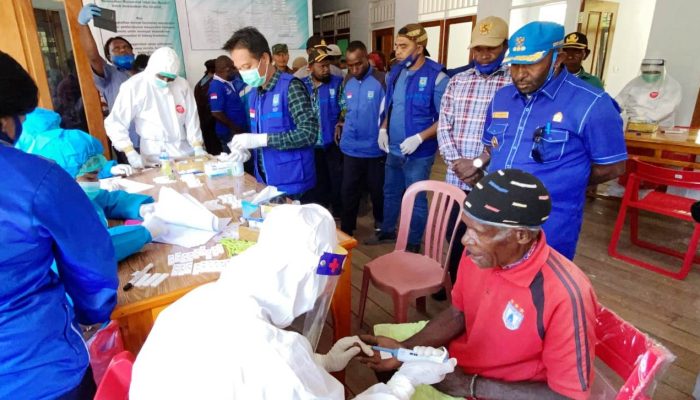Satgas Covid-19 Mamteng Rampungkan Rapid Test di Kampung Inaga