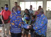 Demokrat Papua Bantu Dua Gereja