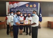 Kemhan Sumbang 8 Laptop Untuk SLTA di Papua