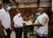 BKN Serahkan 596 SK CPNS Papua Formasi 2018