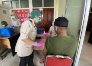 Menkes Tinjau Vaksinasi di KKP dan Kantor Lurah Vim