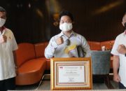 KONI Pusat Serahkan Penghargaan ke Warna Warni