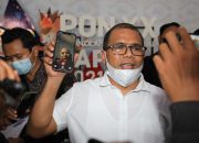 Gubernur Enembe Balik Awal Juli ke Papua
