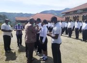 Bupati Tolikara Serahkan SK 386 CPNS