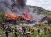 Belasan Kios di Pasar Lama Puncak Jaya Terbakar