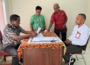 Calon Rektor Uncen, Johni Numberi Pendaftar Pertama