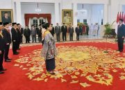 Presiden Jokowi Anugerahkan Tanda Kehormatan Bagi 18 Tokoh