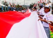 Bendera Merah Putih Sepanjang 2000 Meter  Lebih Dibentangkan di Pegunungan Papua