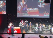 Momen Anak-Anak Papua Wisuda di Australia, Dipeluk Dosennya. Kasih Sayangnya Tulus