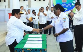 Gubernur Ribka Serahkan Kendaraan Dinas