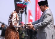 Menhan Tetapkan 2.497 Komcad  Prabowo Beri Jam Tangannya untuk Komcad Asal Fakfak