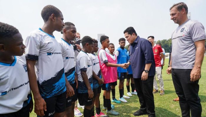 Legend Borussia Dortmund Coaching Clinic Anak-Anak Papua