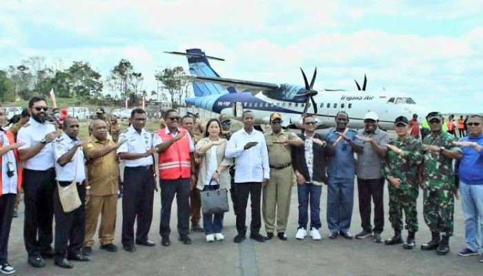 Pesawat ATR Mendarat Perdana di Bandara Kepi