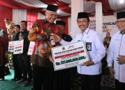 Ganjar Diminta Susun Skema Rinci Kenaikan Gaji Guru hingga Rp30 juta