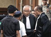 Profesor : Tuntutan 10 Tahun Lebih Enembe Identik Dengan Vonis Hukuman Mati