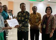 Kementerian Agama Serahkan Bantuan Dana untuk 23 Gereja di Papua