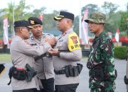 Kapolri Beri PIN Emas untuk Satgas Operasi Damai Cartenz