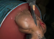 Sadis  Pemuda Papua Disiksa didalam Drum