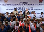 Menlu RI-PNG Kunjungi SD di Perbatasan RI-PNG