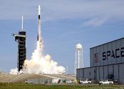 Luhut Tawar Elon Musk Luncurkan Roket Dari Biak