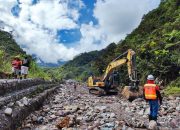 Freeport Perbaiki Jalan dan Jembatan di Kampung Waa Banti