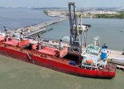 Kapal Pengangkut Konsetrat Tembaga Freeport Tiba di Smelter Gresik