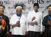 Resmi, Kenius Kogoya-Nursalim Ar-Rozy Daftar ke KPU Keerom
