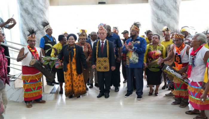 Gubernur Limbong Ketemu MRP dan KPU Papua