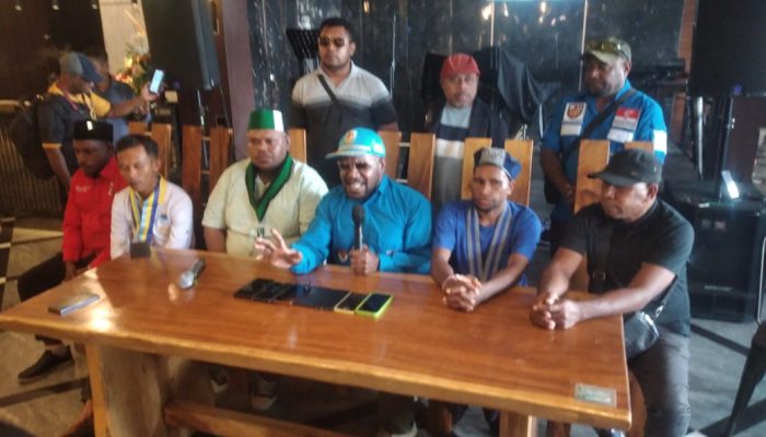 Pilih Calon Gubernur, Bupati dan Walikota Sesuai Track Record