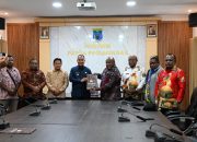 KPU Serahkan Berkas Anggota DPR Papua Pegunungan Terpilih