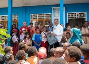 Kunker ke Mamberamo Tengah, Gubernur Wanggai Monitoring Persiapan Pilkada, KPU, Bawaslu, Tinjau RS Lukas Enembe, Bagi Peralatan Sekolah dan Imunisasi Polio