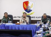 Menhan Briefing Panglima dan Komandan Satuan TNI di Papua