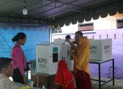 Potret Warga Antusias Ikut Pilkada Serentak