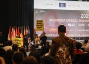 Aktivis Greenpeace Gelar Aksi di Konferensi Nikel Internasional di Jakarta
