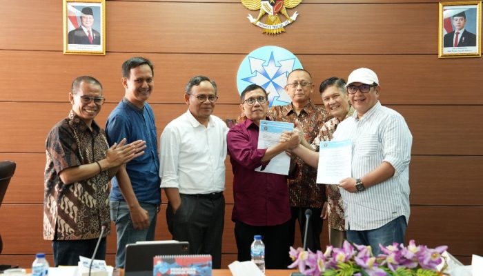 Disaksikan Dewan Pers, SK Panitia Bersama Kongres PWI Persatuan Diteken