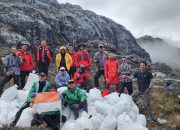PT Freeport dan Balai TN Lorentz Bersihkan 600 Kg Sampai Dari Jalur Pendakian Carstenz