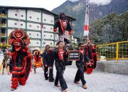Sambut HUT RI, Karyawan Freeport Parade Budaya di Ketinggian 2.400 Mdpl