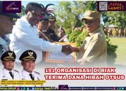 Bupati Biak Serahkan Dana Hibah Otsus Rp.19,61 Miliar