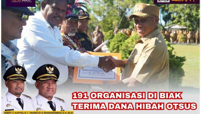 Bupati Biak Serahkan Dana Hibah Otsus Rp.19,61 Miliar