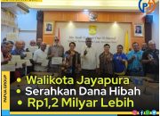 Pemkot Jayapura Serahkan Dana Hibah Rp1,2 Milyar