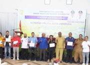 Walikota Abisai Rollo Serahkan Dana Hibah Rp,1,5 M  untuk 14 Parpol